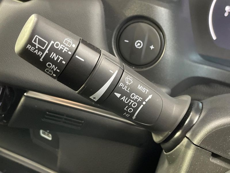 2022 Honda Vezel 6AA-RV5 (UW-6a94f2743f615)[18]