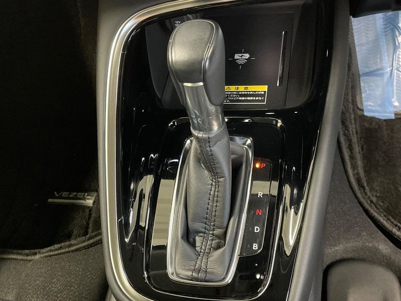 2022 Honda Vezel 6AA-RV5 (UW-6a94f2743f615)[28]