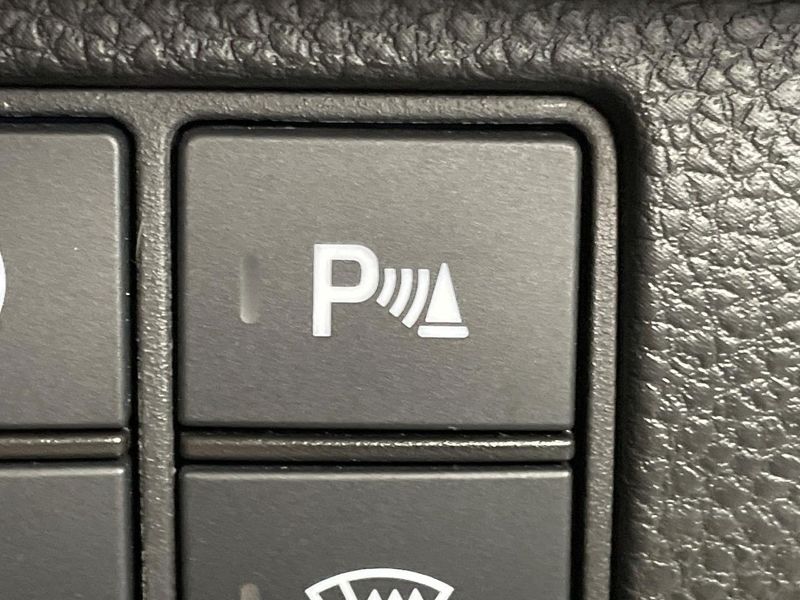 2022 Honda Vezel 6AA-RV5 (UW-6a94f2743f615)[21]