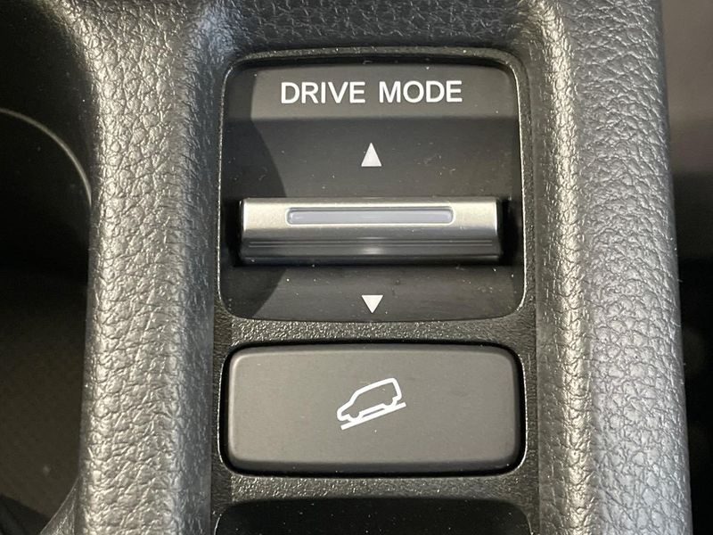 2022 Honda Vezel 6AA-RV5 (UW-6a94f2743f615)[29]