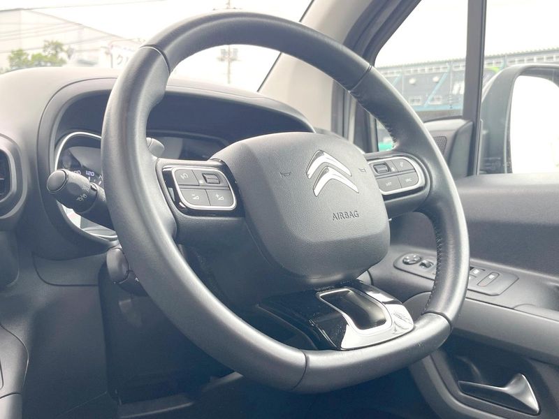 2022 Citroen Berlingo 3DA-K9CYH01 (UW-6a94f2c27691e)[26]