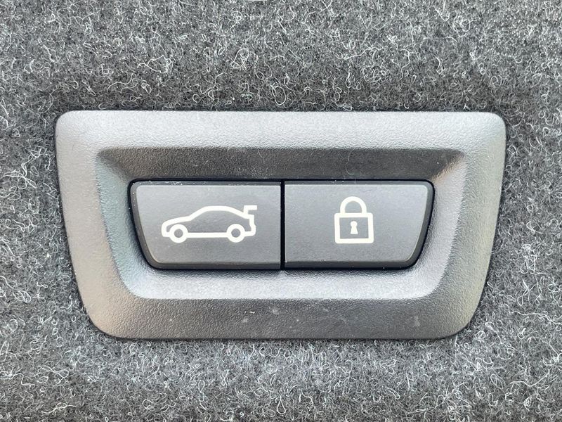 2018 BMW 5 Series DBA-JA20 (UW-6a94f2cc2de3c)[23]