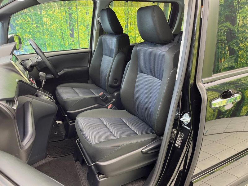 2015 Toyota Voxy DBA-ZRR80W (UW-6a94f2f365d34)[17]