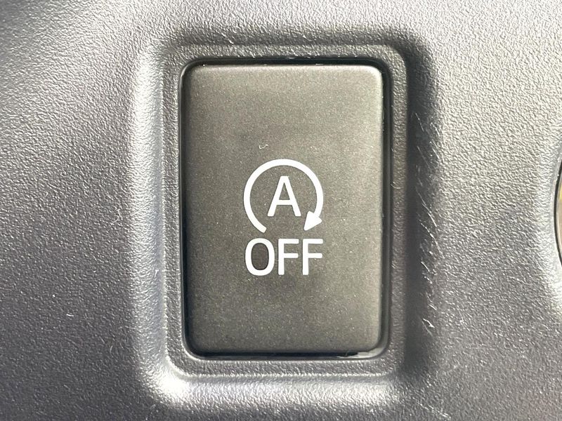 2016 Toyota Voxy DBA-ZRR80W (UW-6a94f2f50a0b4)[26]