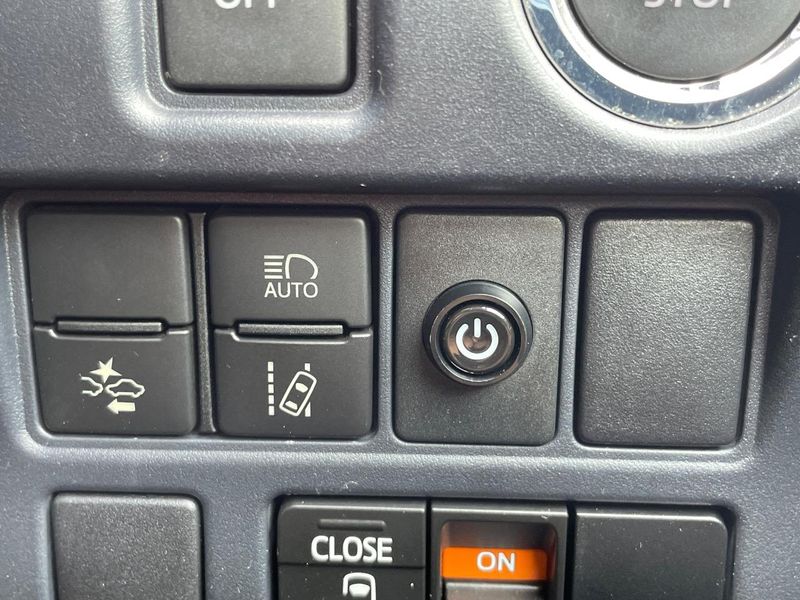 2016 Toyota Noah DBA-ZRR80W (UW-6a94f2f664151)[21]