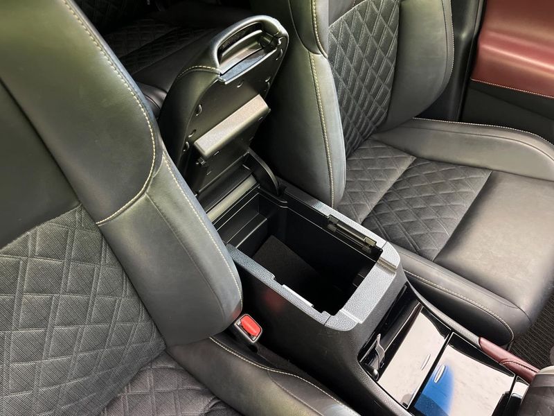 2017 Toyota Harrier DBA-ZSU60W (UW-6a94f309174cf)[12]
