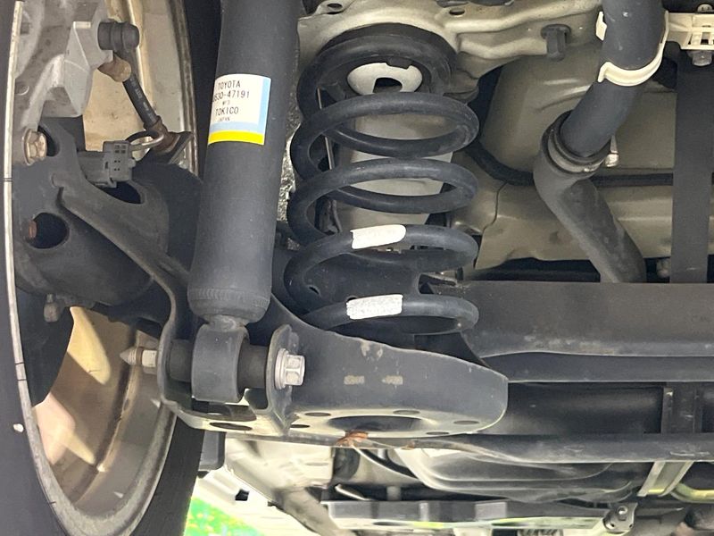 2013 Toyota Prius α DAA-ZVW41W (UW-6a94f31cd30ac)[22]