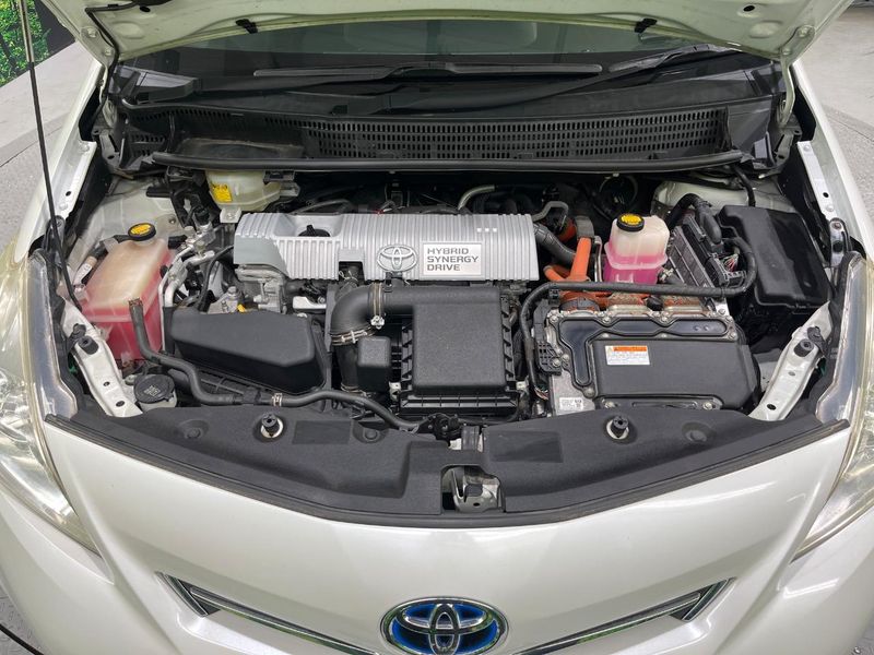 2013 Toyota Prius α DAA-ZVW41W (UW-6a94f31cd30ac)[4]