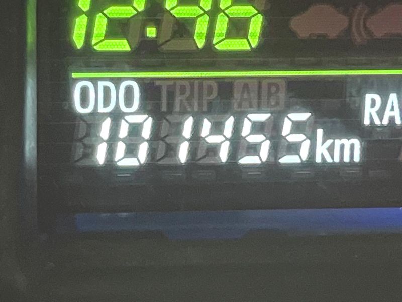 2013 Toyota Prius α DAA-ZVW41W (UW-6a94f31cd30ac)[2]