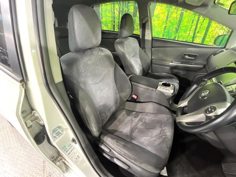 2013 Toyota Prius α DAA-ZVW41W (UW-6a94f31cd30ac)[27]