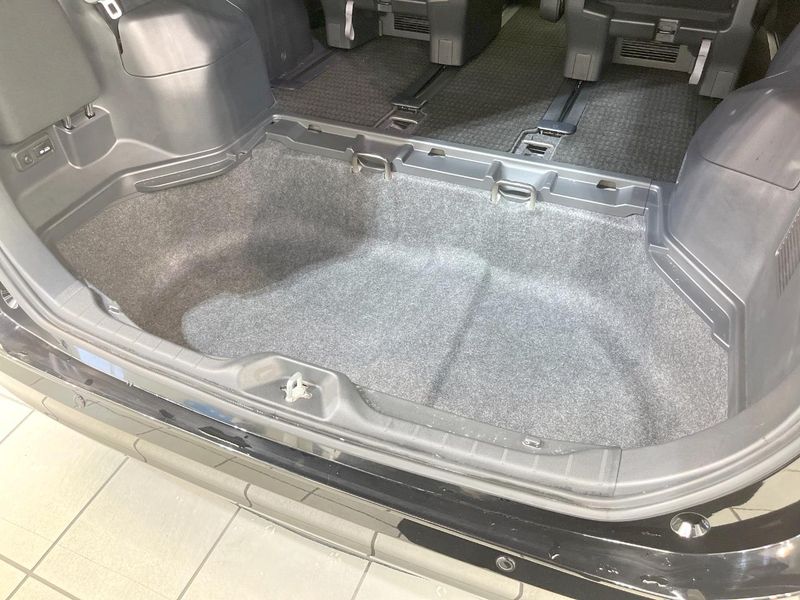 2023 Toyota Voxy 6AA-ZWR90W (UW-6a94f33f1d3c1)[25]