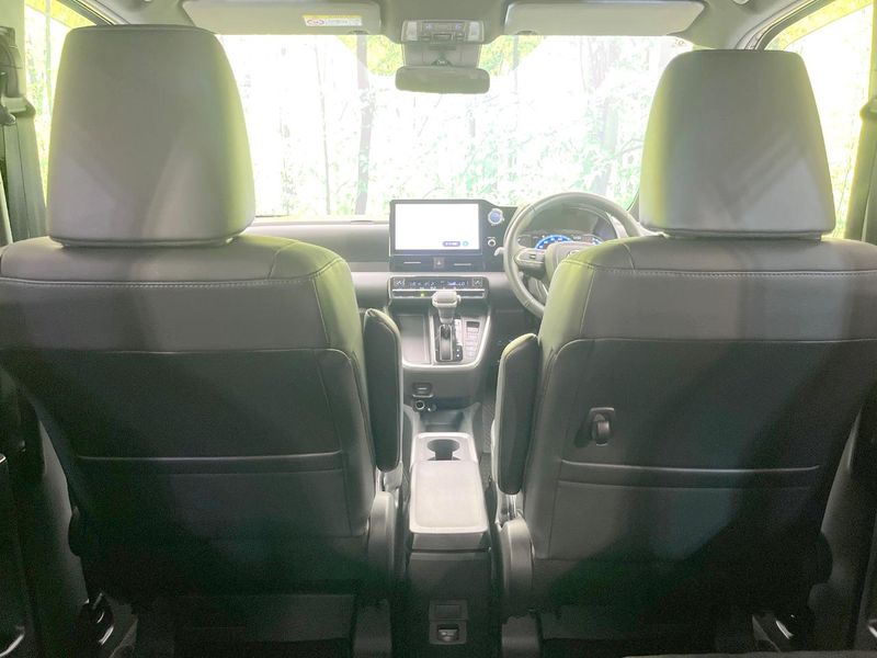 2023 Toyota Voxy 6AA-ZWR90W (UW-6a94f33f1d3c1)[26]