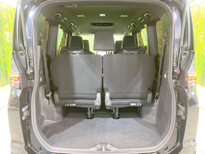 2023 Toyota Voxy 6AA-ZWR90W (UW-6a94f33f1d3c1)[23]
