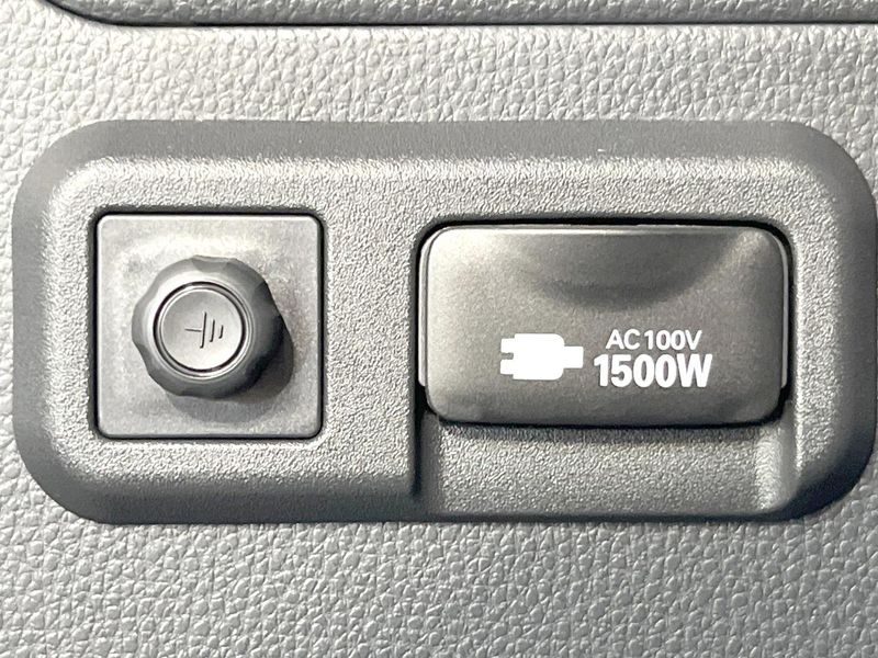 2023 Toyota Noah 6AA-ZWR90W (UW-6a94f33f9b767)[28]