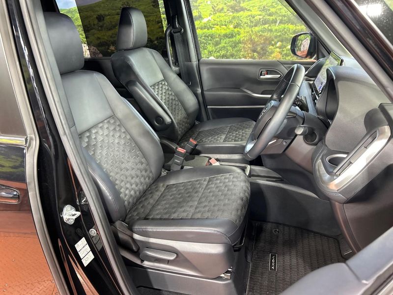 2023 Toyota Voxy 6AA-ZWR90W (UW-6a94f3412f474)[21]