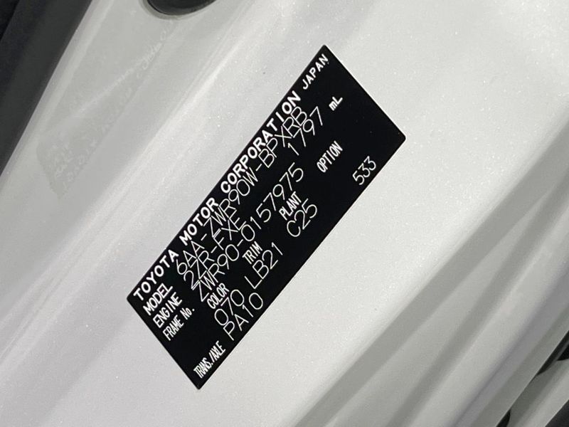 2023 Toyota Voxy 6AA-ZWR90W (UW-6a94f341a085a)[1]