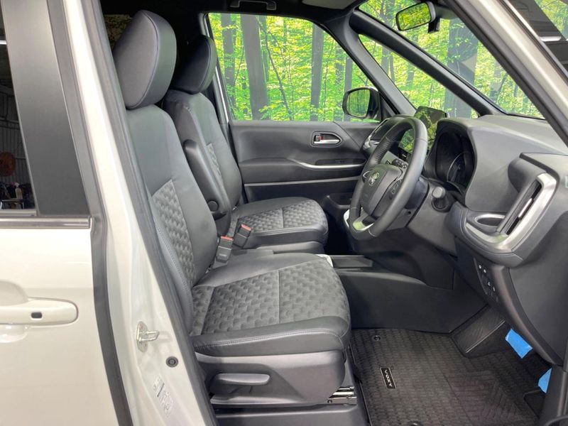 2023 Toyota Voxy 6AA-ZWR90W (UW-6a94f341a085a)[10]