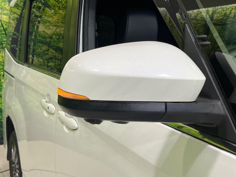 2022 Toyota Voxy 6AA-ZWR95W (UW-6a94f34a08d20)[10]