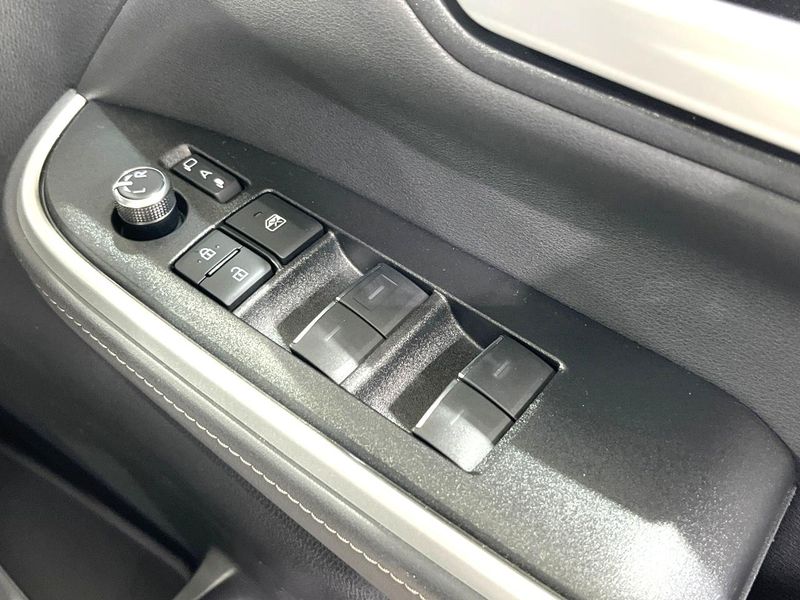 2024 Toyota Noah 6AA-ZWR95W (UW-6a94f34a58460)[13]