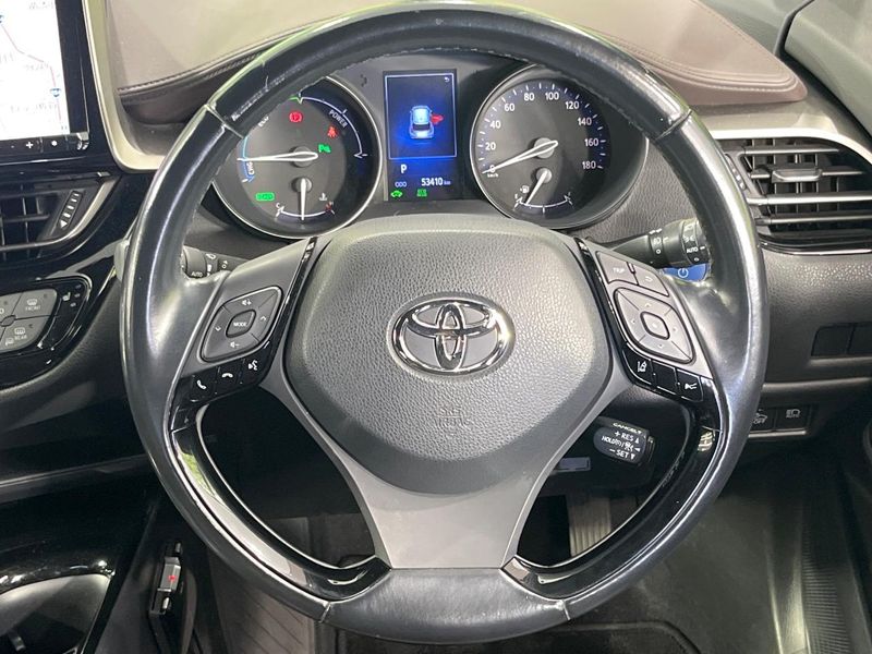 2017 Toyota C-HR DAA-ZYX10 (UW-6a94f34c4c5fd)[29]