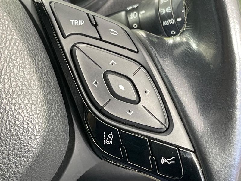 2017 Toyota C-HR DAA-ZYX10 (UW-6a94f34c4c5fd)[19]