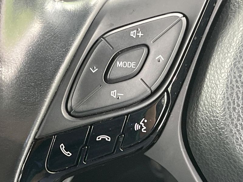 2017 Toyota C-HR DAA-ZYX10 (UW-6a94f34c4c5fd)[18]
