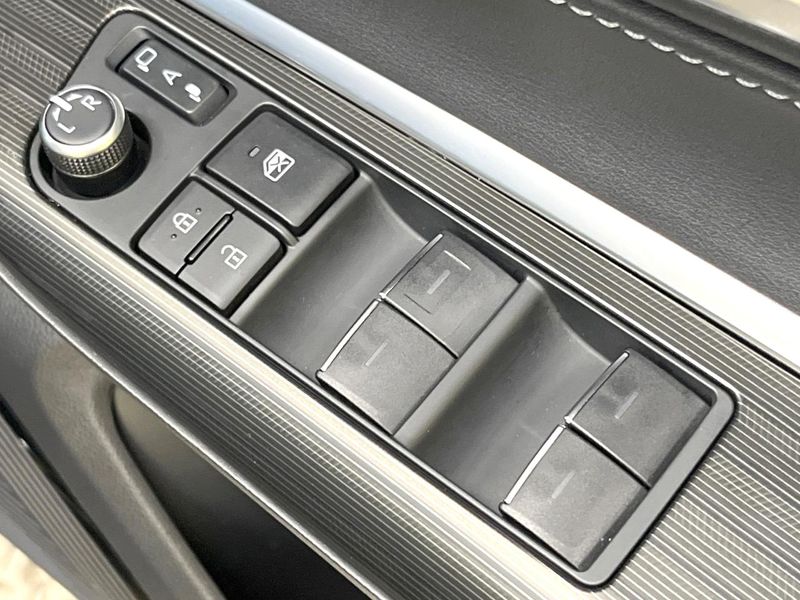 2023 Toyota Harrier Hybrid 6AA-AXUH80 (UW-6a9640fce529a)[12]