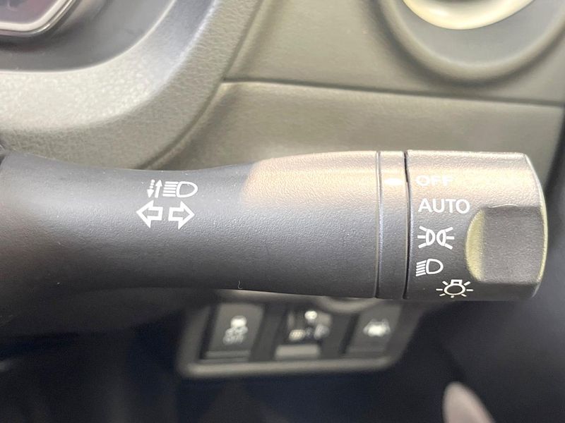 2017 Nissan Note DBA-E12 (UW-6a96417a3d63d)[23]