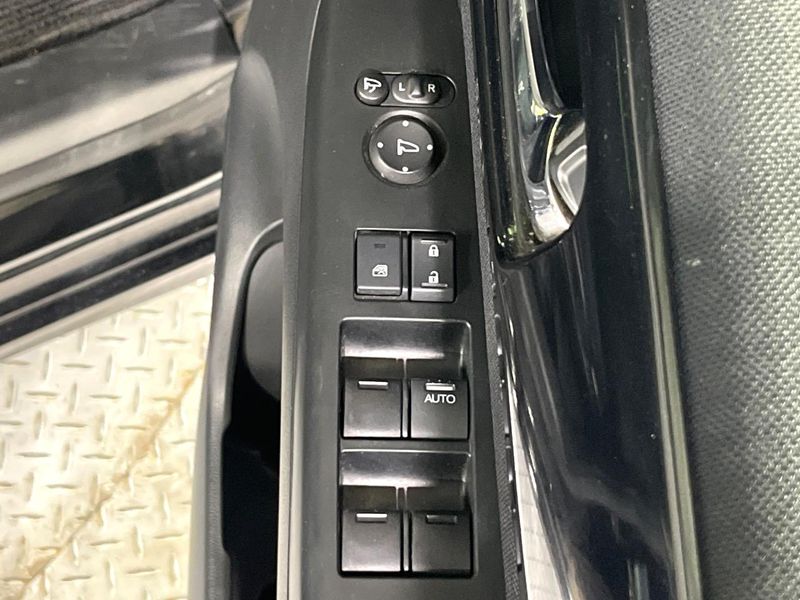 2015 Honda N-BOX CUSTOM DBA-JF1 (UW-6a96422aa8be7)[15]