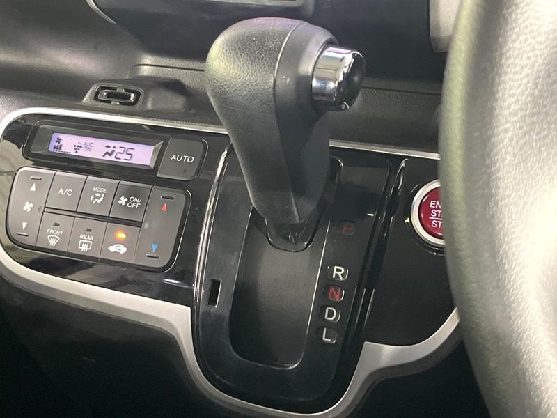2015 Honda N-BOX CUSTOM DBA-JF1 (UW-6a96422aa8be7)[23]