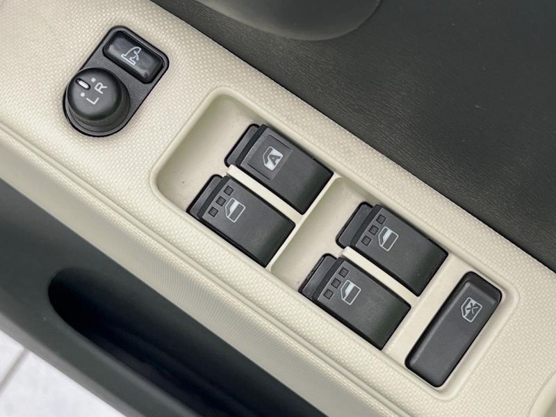2013 Daihatsu Mira Cocoa DBA-L675S (UW-6a9642a785768)[5]