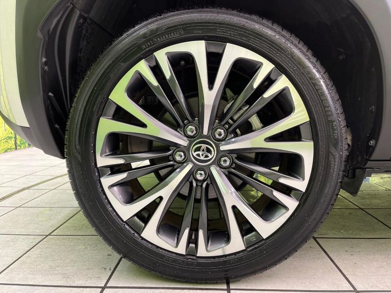2021 Toyota Yaris Cross 6AA-MXPJ10 (UW-6a96439c48818)[16]