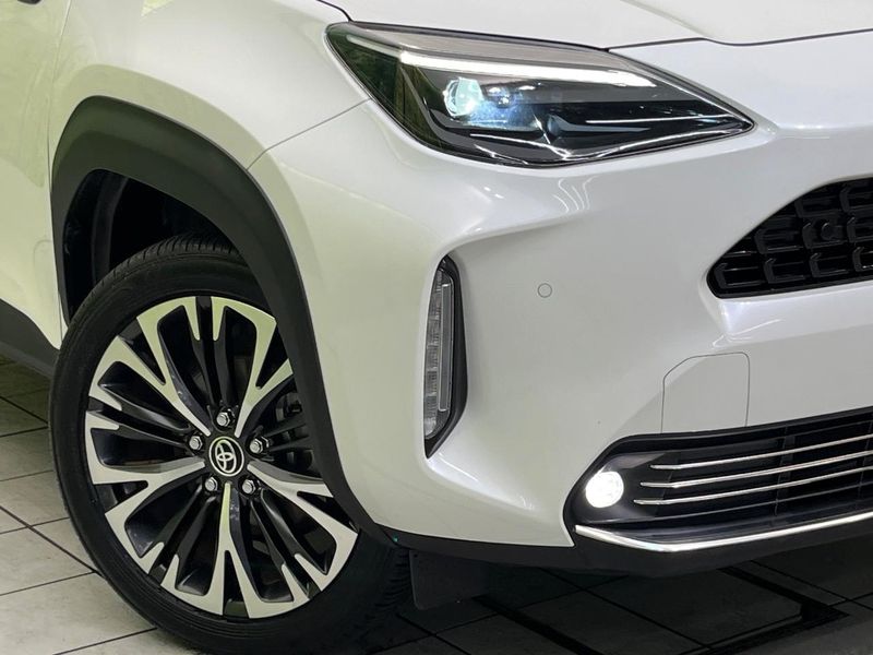 2021 Toyota Yaris Cross 6AA-MXPJ10 (UW-6a96439c48818)[12]