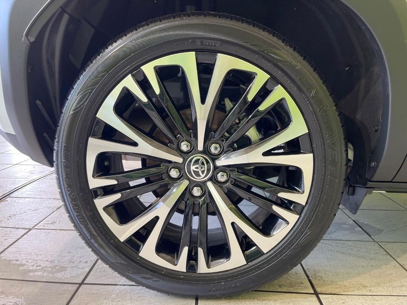 2025 Toyota Yaris Cross 6AA-MXPJ10 (UW-6a9643a4d27a4)[24]