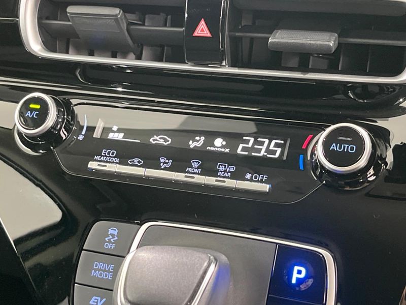 2025 Toyota Aqua 6AA-MXPK16 (UW-6a9643acdc904)[23]