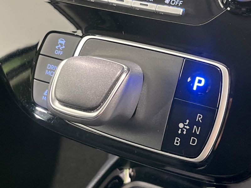 2025 Toyota Aqua 6AA-MXPK16 (UW-6a9643acdc904)[20]