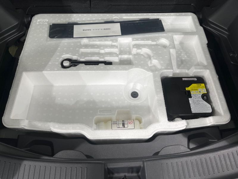 2025 Toyota Aqua 6AA-MXPK16 (UW-6a9643acdc904)[11]