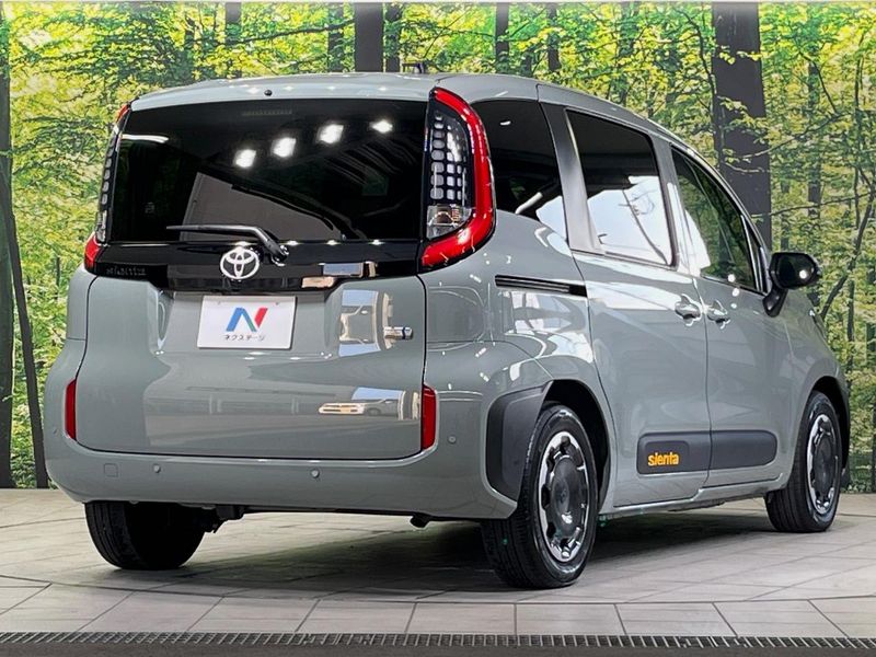 2023 Toyota Sienta 6AA-MXPL10G (UW-6a9643b2957c9)[8]