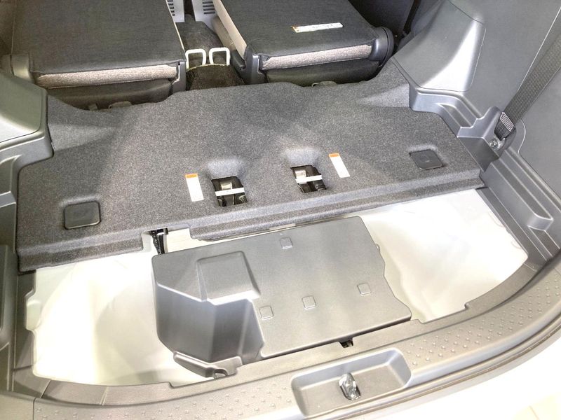 2025 Toyota Sienta 6AA-MXPL10G (UW-6a9643b52a80d)[17]