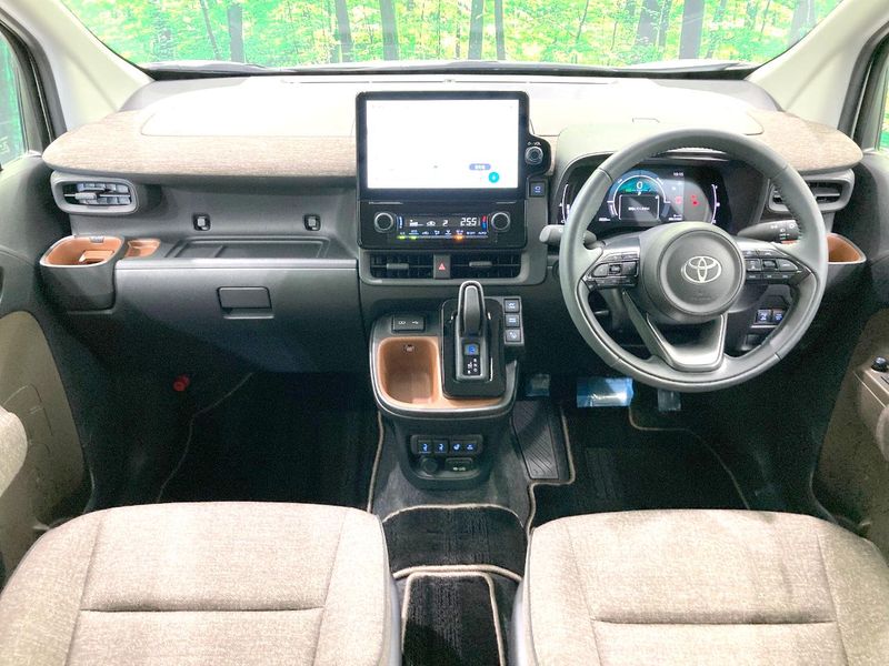 2025 Toyota Sienta 6AA-MXPL10G (UW-6a9643b52a80d)[24]