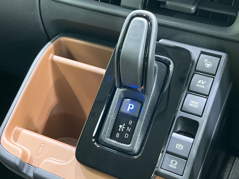 2026 Toyota Sienta 6AA-MXPL10G (UW-6a9643b69f1f3)[12]