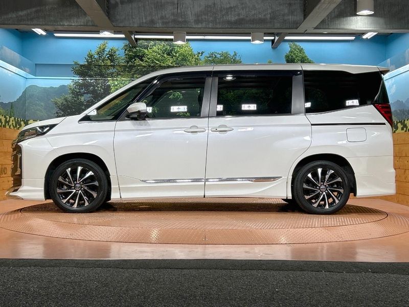 2022 Toyota Noah 6BA-MZRA90W (UW-6a9643d34e8d6)[13]