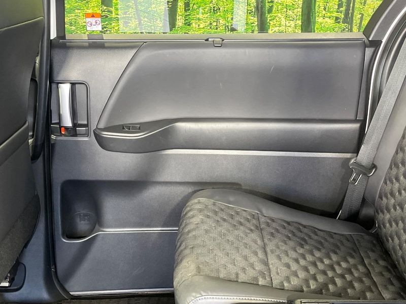 2023 Toyota Voxy 6BA-MZRA90W (UW-6a9643d719e1e)[23]
