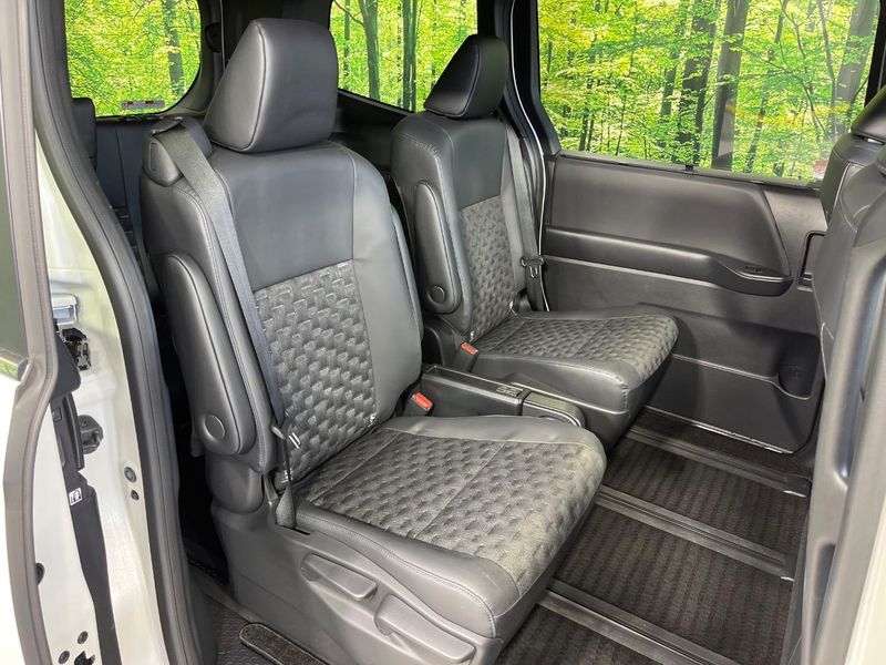2023 Toyota Voxy 6BA-MZRA90W (UW-6a9643d719e1e)[11]