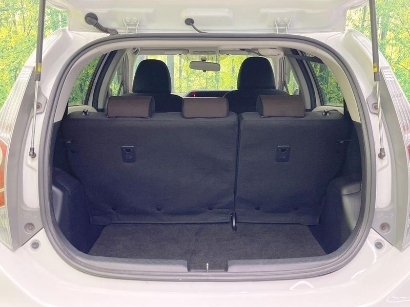 2013 Toyota Aqua DAA-NHP10 (UW-6a9643e309dfb)[14]