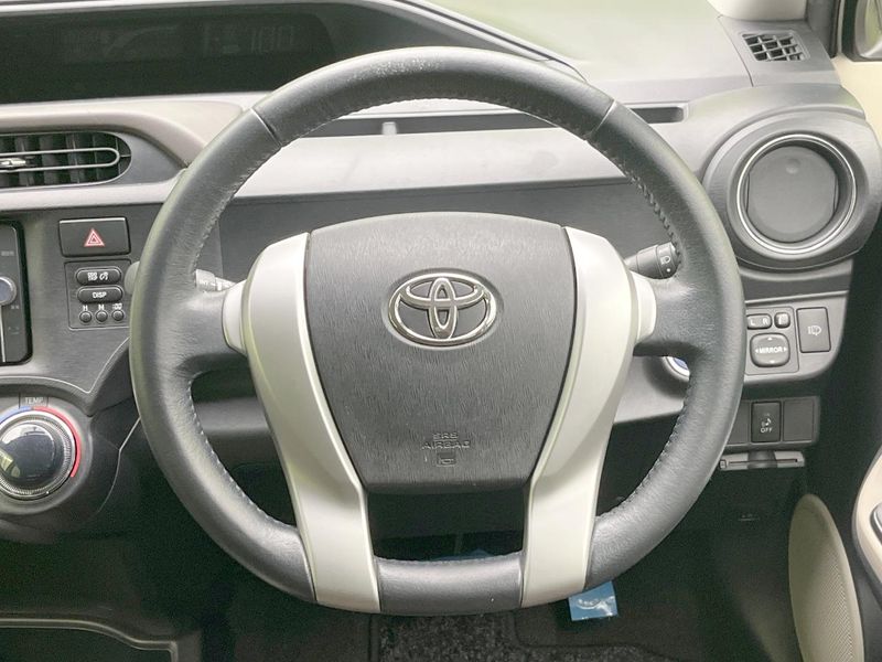 2013 Toyota Aqua DAA-NHP10 (UW-6a9643e309dfb)[22]