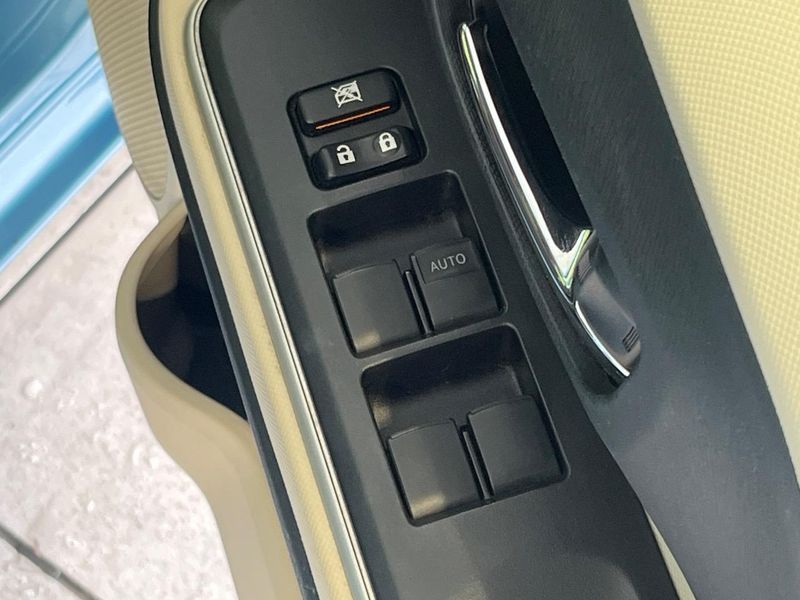 2014 Toyota Aqua DAA-NHP10 (UW-6a9643e5bf907)[23]
