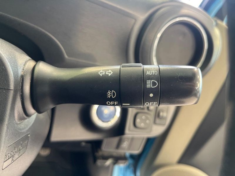 2014 Toyota Aqua DAA-NHP10 (UW-6a9643e5bf907)[28]
