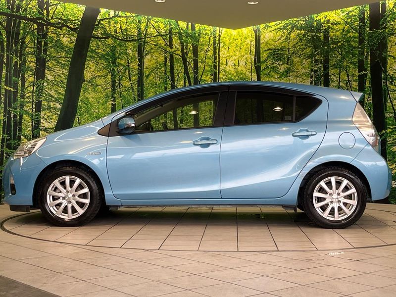 2014 Toyota Aqua DAA-NHP10 (UW-6a9643e5bf907)[17]