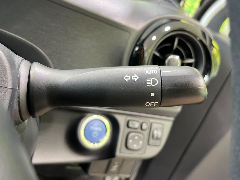 2015 Toyota Aqua DAA-NHP10 (UW-6a9643e7c0d41)[18]